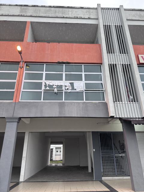 Affordable 3 Storey Shophouse at good location